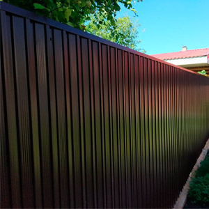 Заборы из профнастила