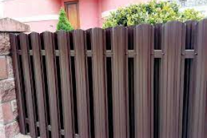 Забор из евроштакетника (шахматка) 2м высотой