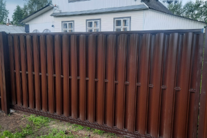 Откатные ворота из евроштакетника (шахматка)