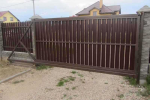 Откатные ворота из евроштакетника