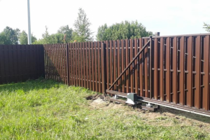 Автоматические откатные ворота из евроштакетника (шахматки)