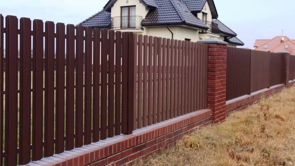 Забор (штакетник) 2 м высотой